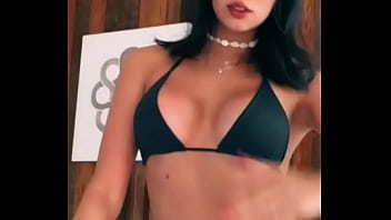 Ariane ribeiro de fio dental