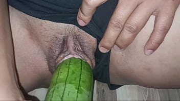 Chick spread her legs in homemade porn