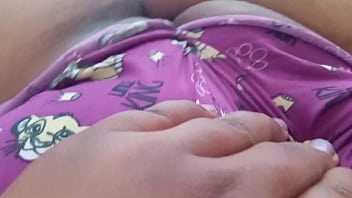 Buceta enorme no pijaminha da crente safada