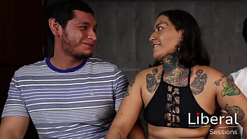 Trio con tatuada hasta el culo