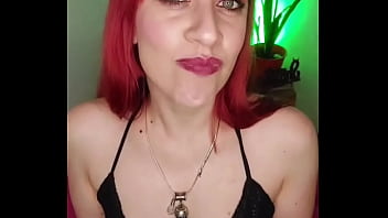 Tu hijastra caliente te tienta frente a la familia sin verguenza