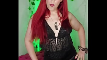 Tu hijastra caliente te tienta frente a la familia sin verguenza