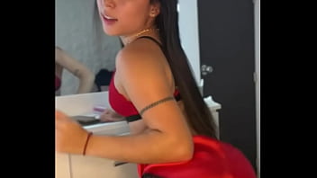 Já imaginou eu dançando funk peladinha vem me ver