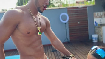 Festa na piscina com as novinhas