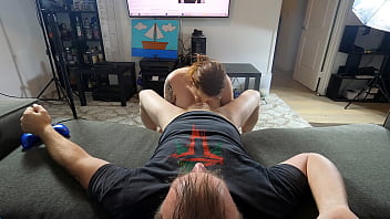 Gamer nerd get head from tattooed slut