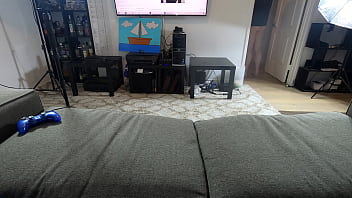 Gamer nerd get head from tattooed slut