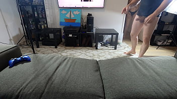 Gamer nerd get head from tattooed slut