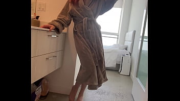 Lacy lennon gets horny while bathing