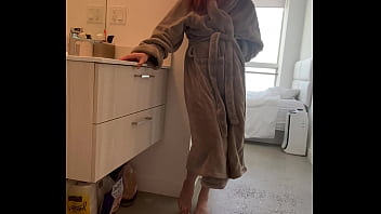 Lacy lennon gets horny while bathing