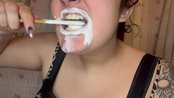 Curvy with eco toothbrush