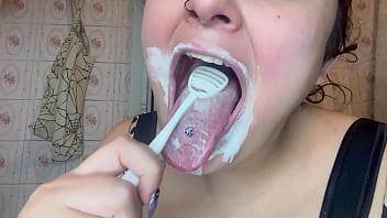 Curvy with eco toothbrush