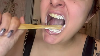 Curvy with eco toothbrush