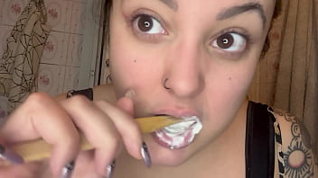 Curvy with eco toothbrush