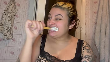 Curvy with eco toothbrush