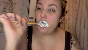 Curvy with eco toothbrush