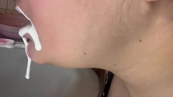 Curvy with eco toothbrush