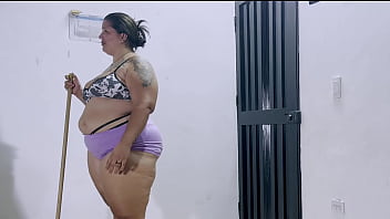 Jefe se folla a su empleada de gran culo le da leche en sus tetas Jefe se folla a su empleada de gran culo le da leche en sus tetas