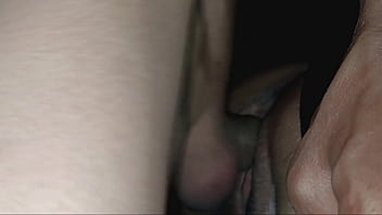 น้ำเงี่ยนพุ่งผ่านรูกางเกงที่ฉีกขาด