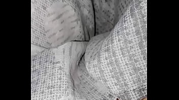 Il marito russa e lei si tocca la fica