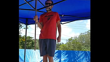 Casada usando um body bem socado no rabo e o marido vê e não fala nada