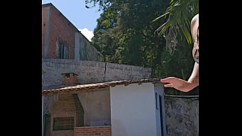 Casada usando um body bem socado no rabo e o marido vê e não fala nada