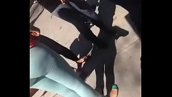 Culito esperando trolebús