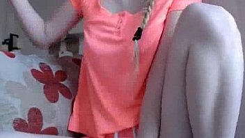 Slut evelyn8 flashing ass on web sex