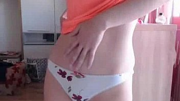 Slut evelyn8 flashing ass on web sex