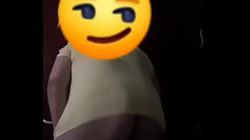 Provocando só de camisa