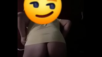 Provocando só de camisa