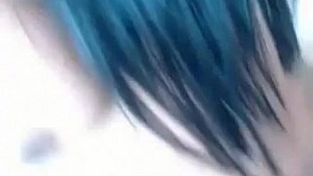 Cam babe fingering her pussy