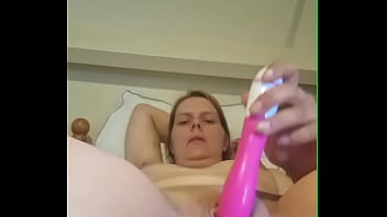 Dutch hottie quaroes cums hard showing her soaked pussy in stunning detail