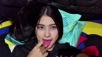 Latina de grandes tetas pillada con el novio de su hermanastra en video llamada casero real