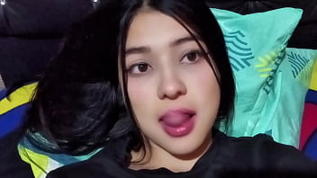 Latina de grandes tetas pillada con el novio de su hermanastra en video llamada casero real