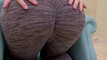 Teen babe teases her suggar daddy doing sexy poses after a workout