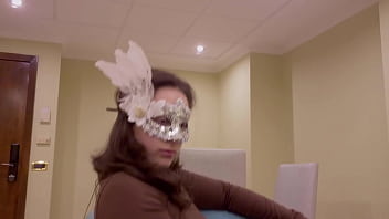 Teen babe teases her suggar daddy doing sexy poses after a workout