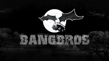 White girl knows how to ride the dick