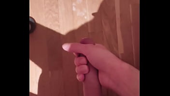 Dos semanas sin correrme hacen que mi polla explote