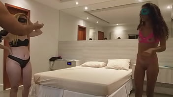 Como Gravamos Porno Amador Brasileiro E O Que Acontece Nos Intervalos Das Gravações Com A Loira Gostosa E A Morena Magrinha Fodendo Muito thumbnail