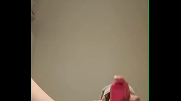 Dutch vixen quaroes’ wet body and dildo drive her to a huge climax