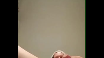 Dutch vixen quaroes’ wet body and dildo drive her to a huge climax