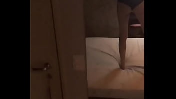 Safadinha se filmando no espelho