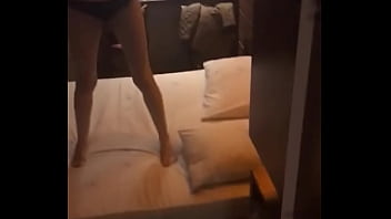 Safadinha se filmando no espelho