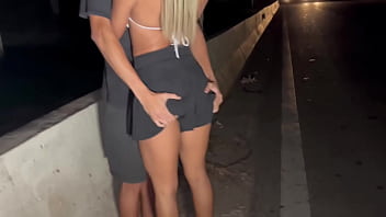 Vídeo de casada com estranho no meio da rua rua