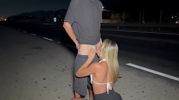 Vídeo de casada com estranho no meio da rua rua