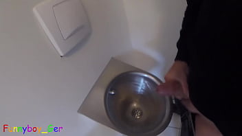 Ich Pisse Und Wichse Meinen Schwanz Sinnlich Am Urinal Einer öffentlichen Toilette Und Dann Kam Jemand S thumbnail