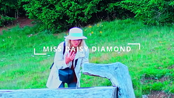 5 star view outdoor dining & hiking