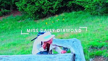 5 star view outdoor dining & hiking