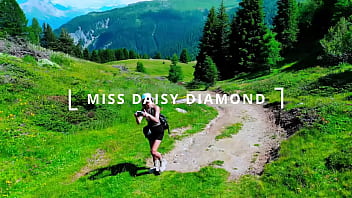 5 star view outdoor dining & hiking