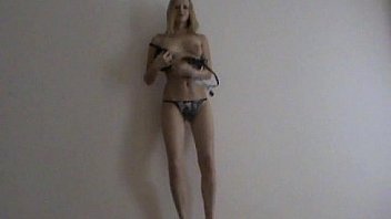 Chick gives rodeo on knob